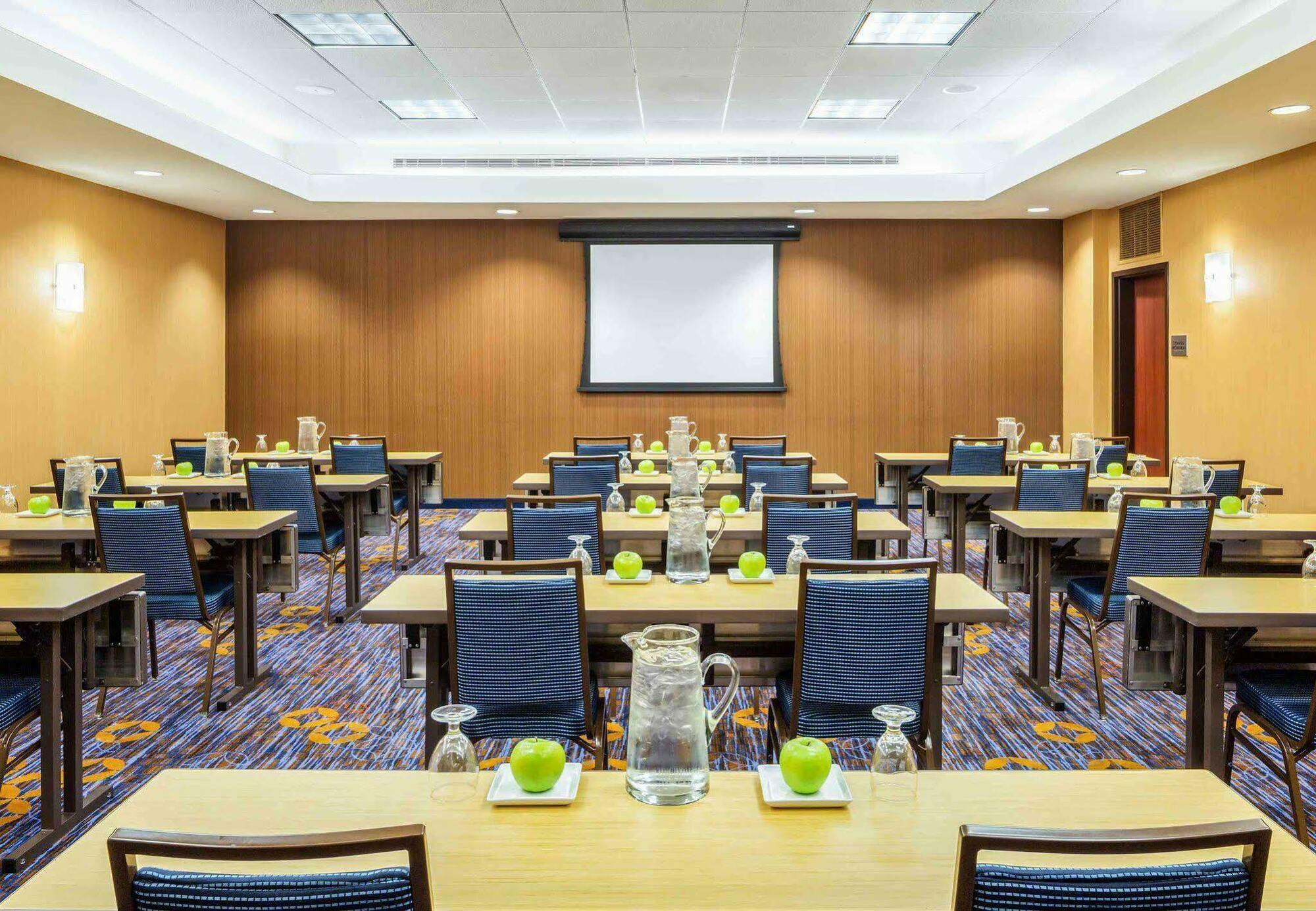 Courtyard By Marriott Houston Galleria Buitenkant foto